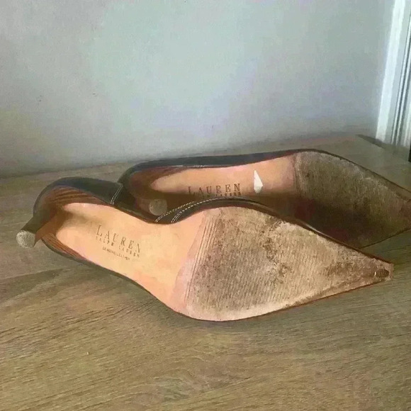 Lauren by Ralph Lauren navy heels in 8.5. Leather uppers and sole. - Picture 4 of 4